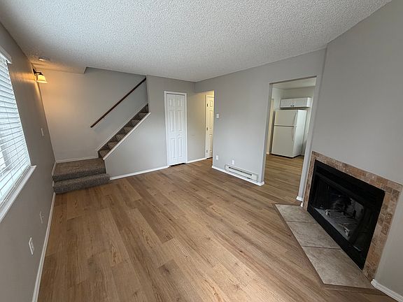 3rd image of 579 Winnie Way