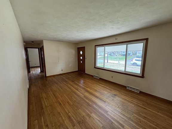 3rd image of 2537 Imperial St