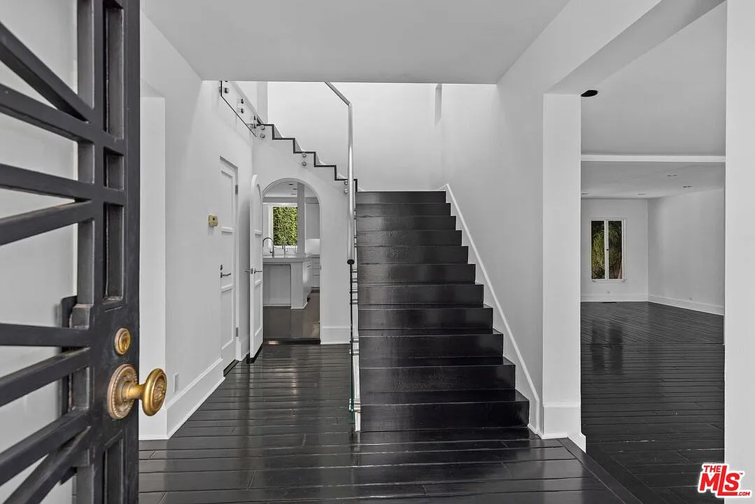 5 bed, 5.5 bath, 3894 sqft, $18,495 — Photo 3