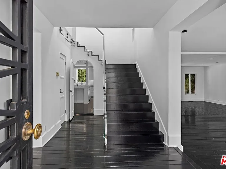 305 S Bedford Dr — Photo 4