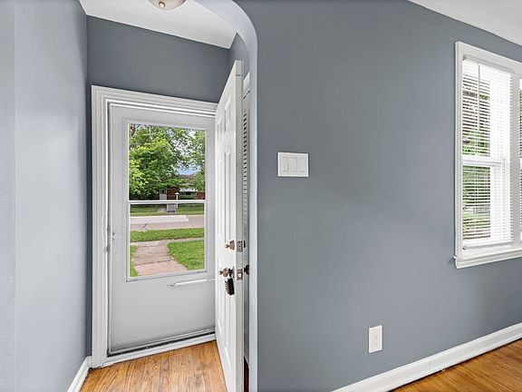 3rd image of 15006 Crescentwood Ave