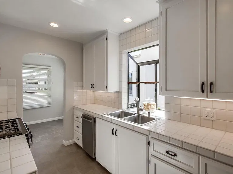 4854 Edgeware Rd — Photo 6