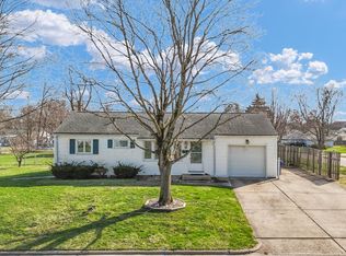 9 Glenview Dr, Decatur, IL 62521