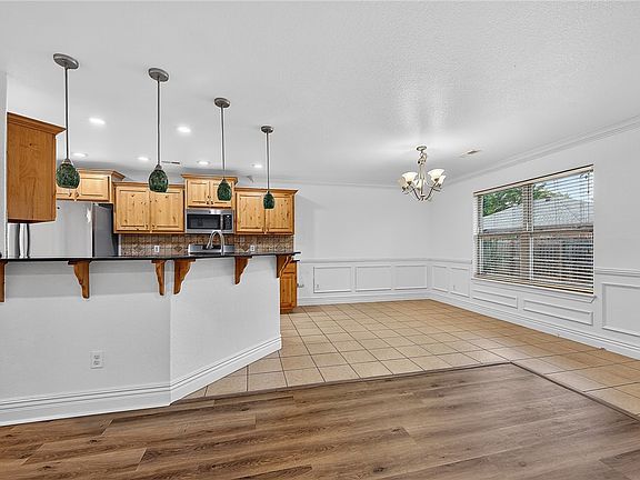 5th image of 107 NE Chicory Ln