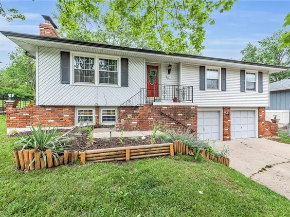 104 NE 80th St, Kansas City, MO 64118