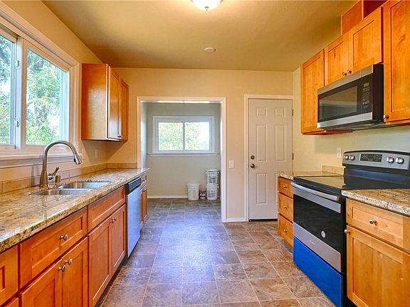 3rd image of 612 Ellinor Ave