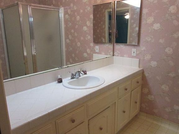 5th image of 3681 N Fruit Ave