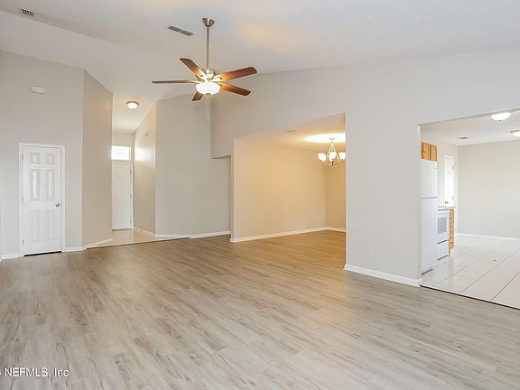 3rd image of 12635 ASHGLEN Drive N
