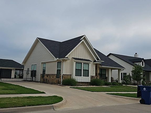 3rd image of 1572 Lizzie Ln