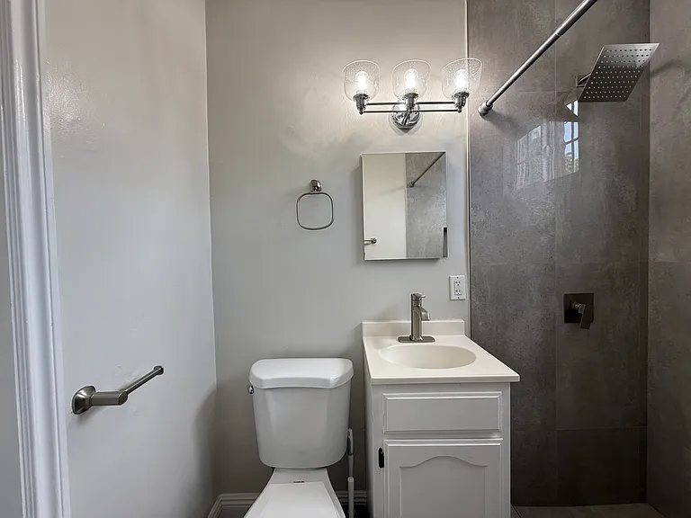 2123 S Orange Dr #4 — Photo 4