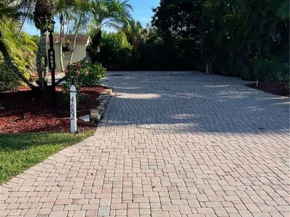 4682 Southern Breeze DR, NAPLES, FL 34114
