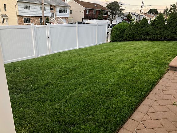3rd image of 305 Seaford Ave