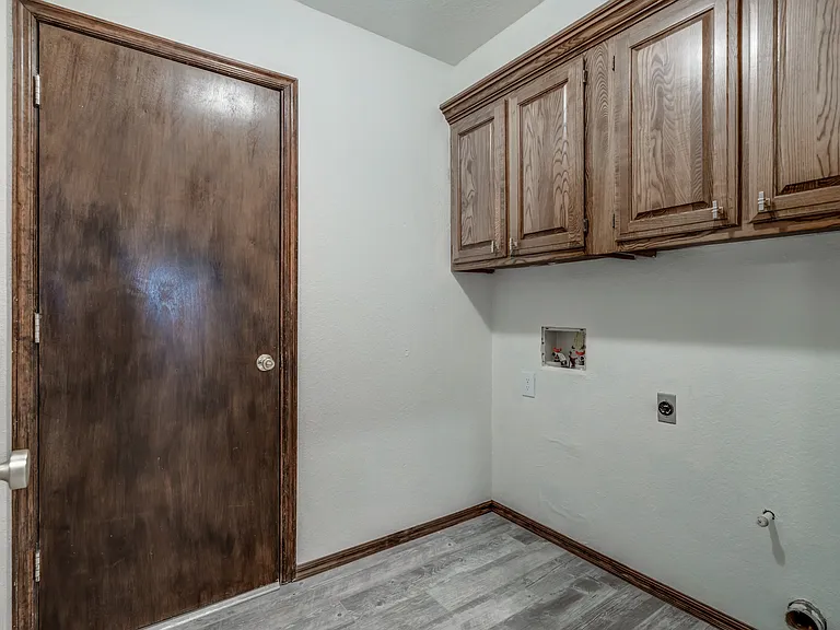 1817 Victoria Dr — Photo 25