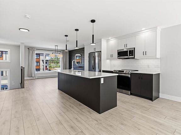 4th image of 16 Glenn Dr