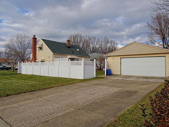 3rd image of 29802 Fairway Blvd