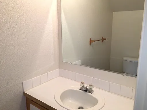 2002 SW Canyon Dr #15 — Photo 11