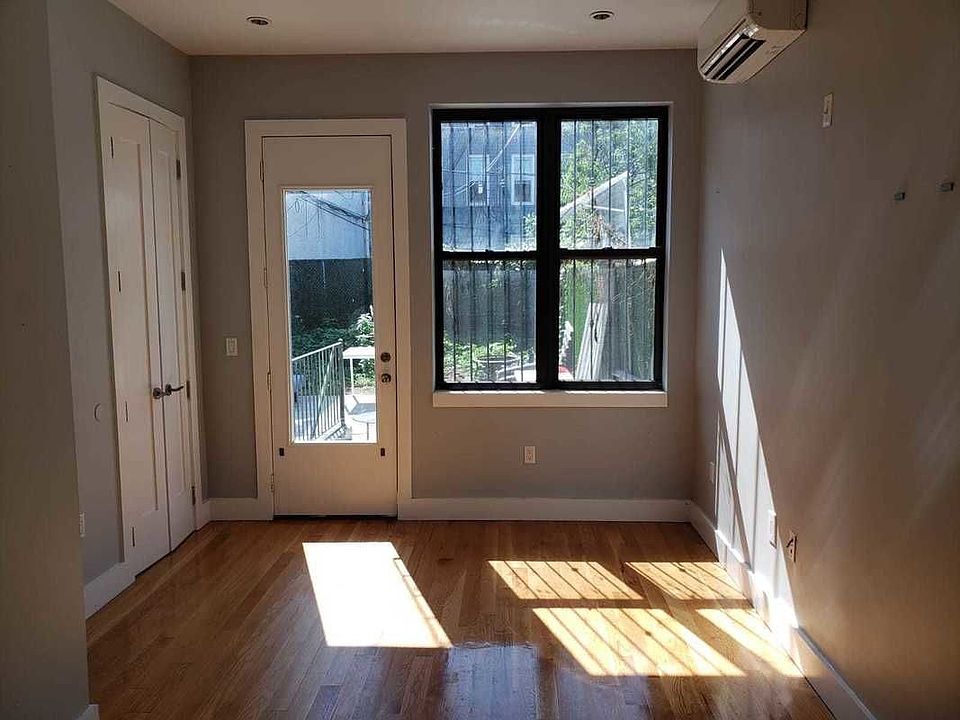 1st image of 176 Stanhope St #1