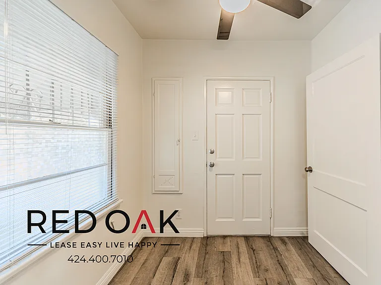 12122 Oxnard St #6 — Photo 6