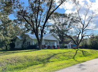 157 E Cobb St, Grove Hill, AL 36451