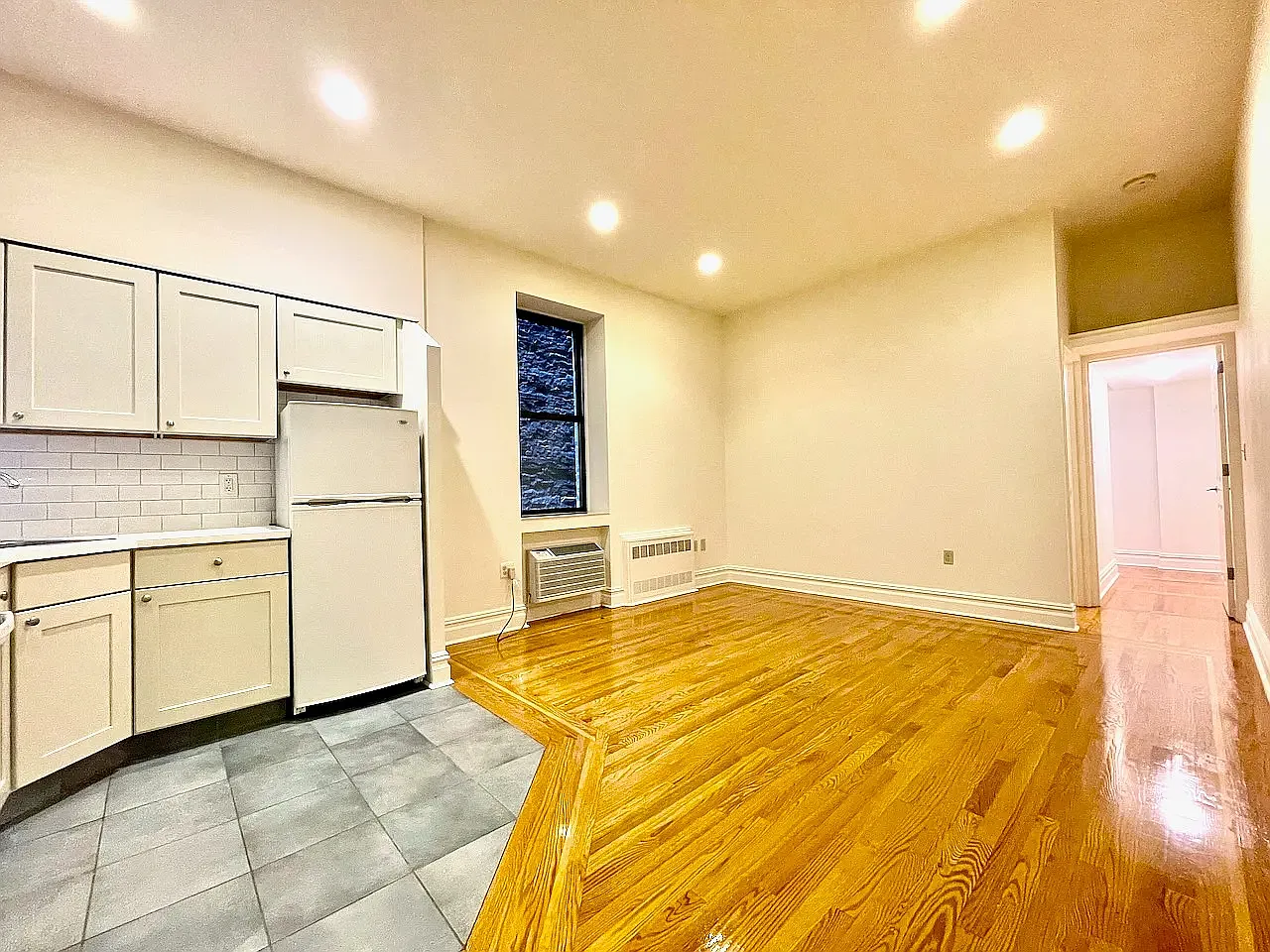437 West 44th Street — Photo 2