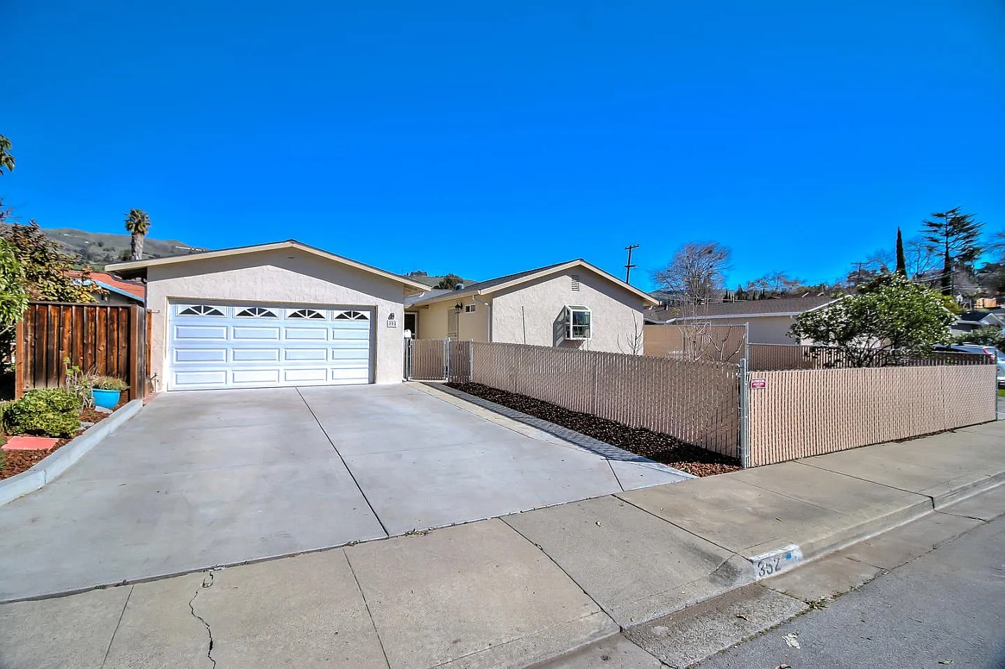 352 McCovey Ln photo 1
