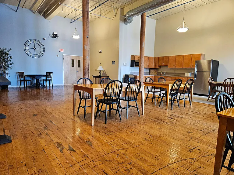 Victoria Riverside Townhouse Lofts — Photo 48
