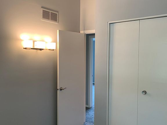 2nd image of 2831 Shelley Cir