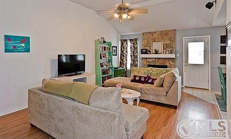 4th image of 1102 Valley Branch Dr