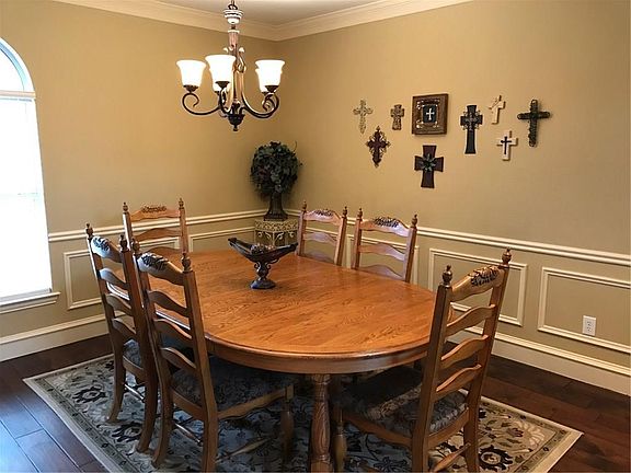 5th image of 213 Mineral Springs Dr