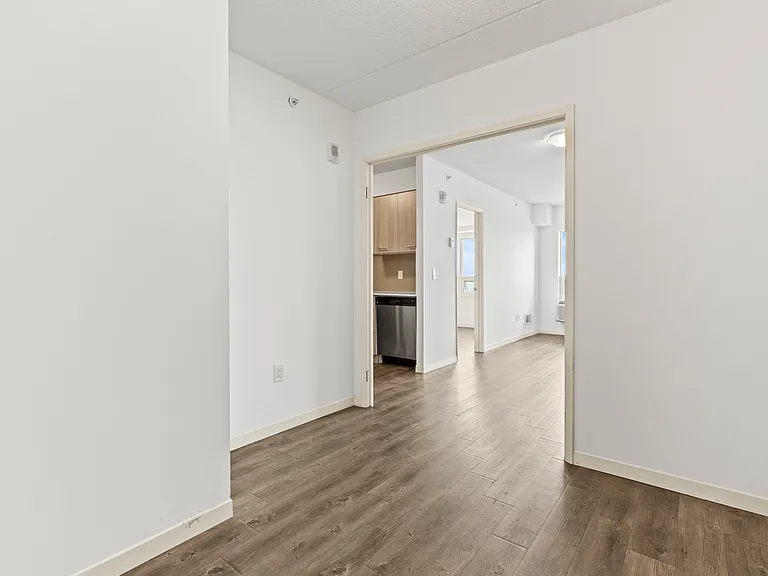 220 Cannon St E — Photo 26