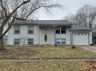 805 Oakcrest Dr, Champaign, IL 61821