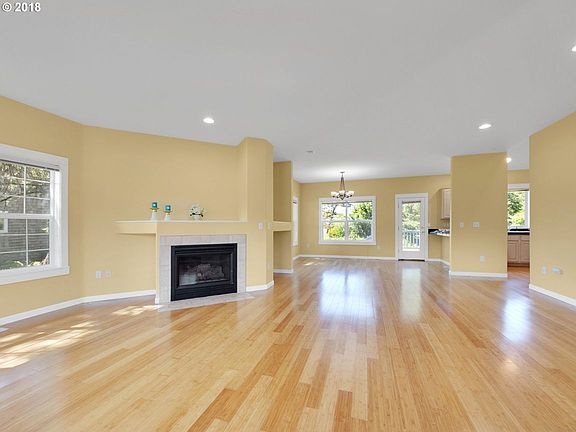 4th image of 724 Creekside Ct
