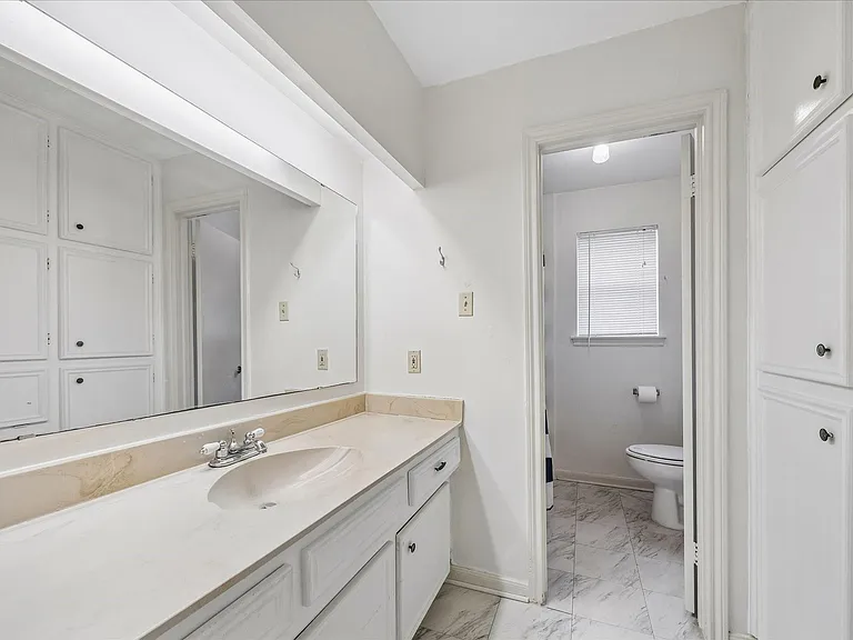 11926 Waldemar Dr — Photo 18
