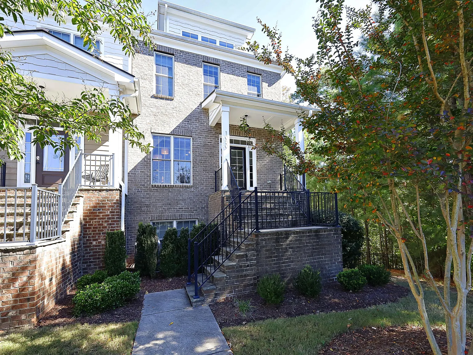 3 bed, 3.0 bath, 3082 sqft, $2,800 — Photo 1