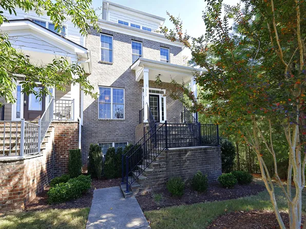 1050 Residents Club Dr, Cary, NC 27519