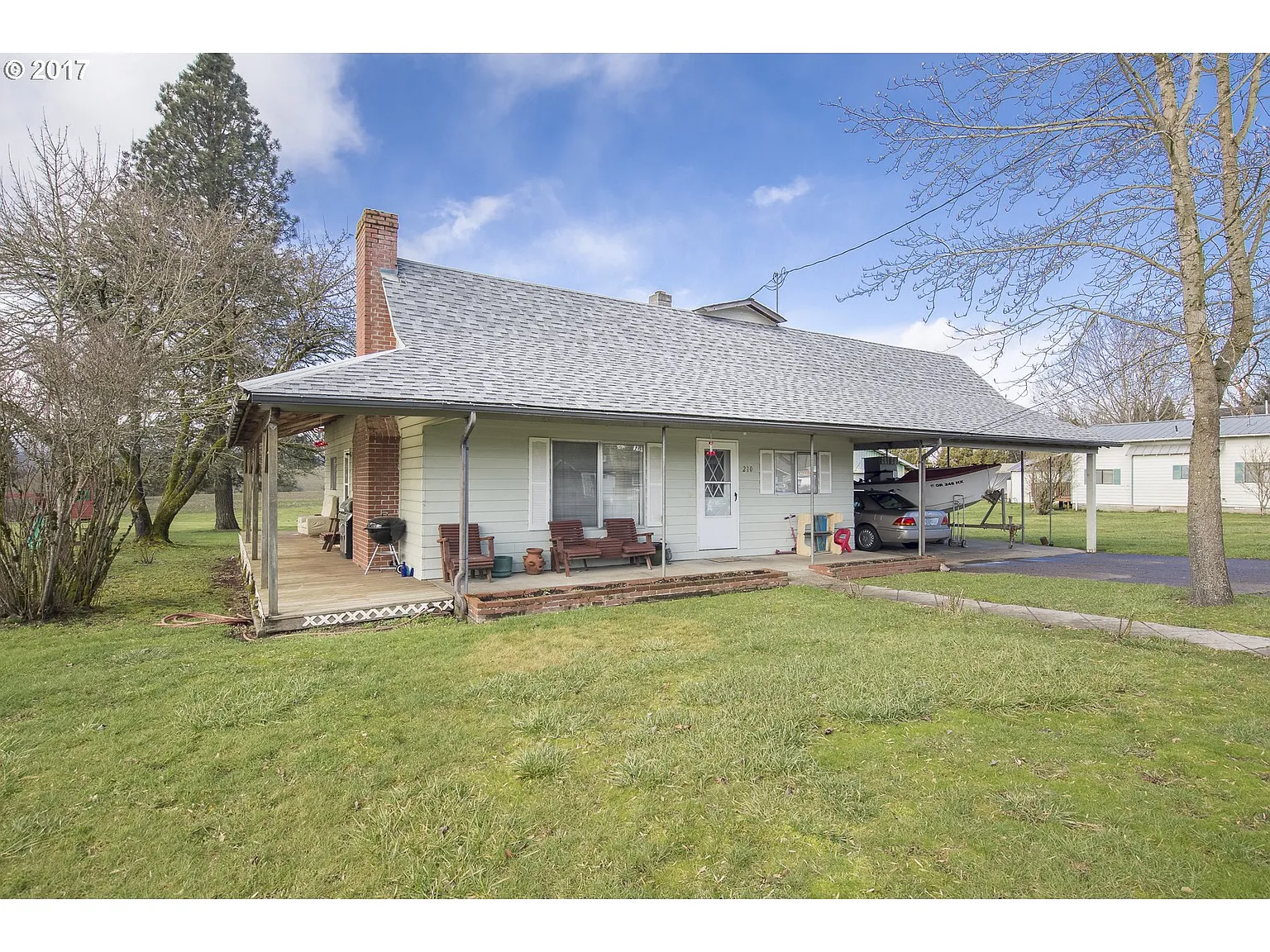 210 N Olive St photo 1