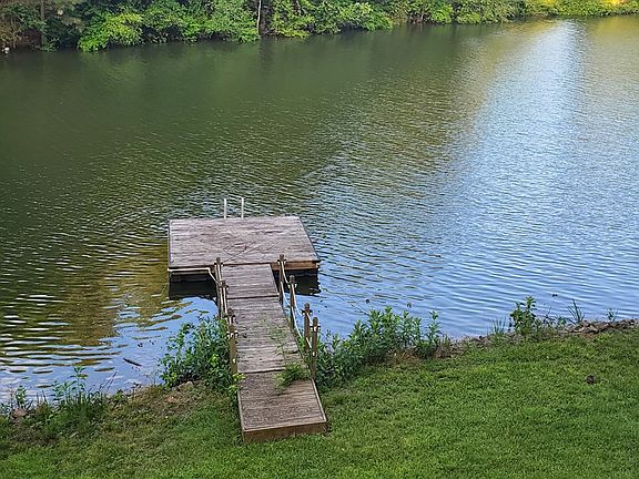 4th image of 121 Stonecliff Ln