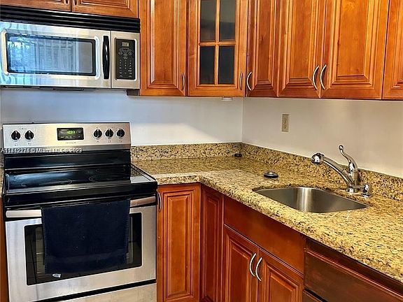 5th image of 105 Gardens Dr APT 104