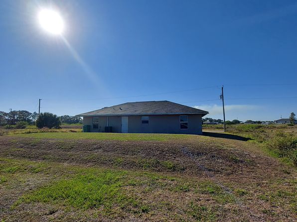 9040 Meadow Cir, Labelle, FL 33935