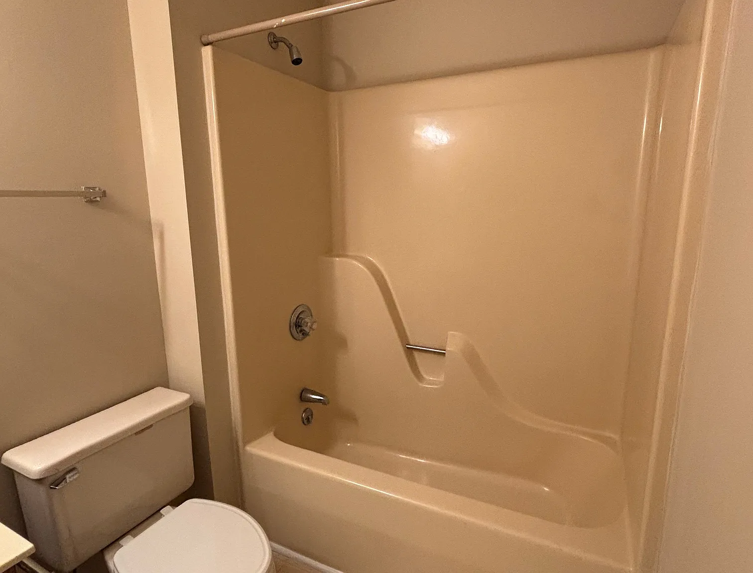 3 bed, 1200 sqft, $1,650 — Photo 3