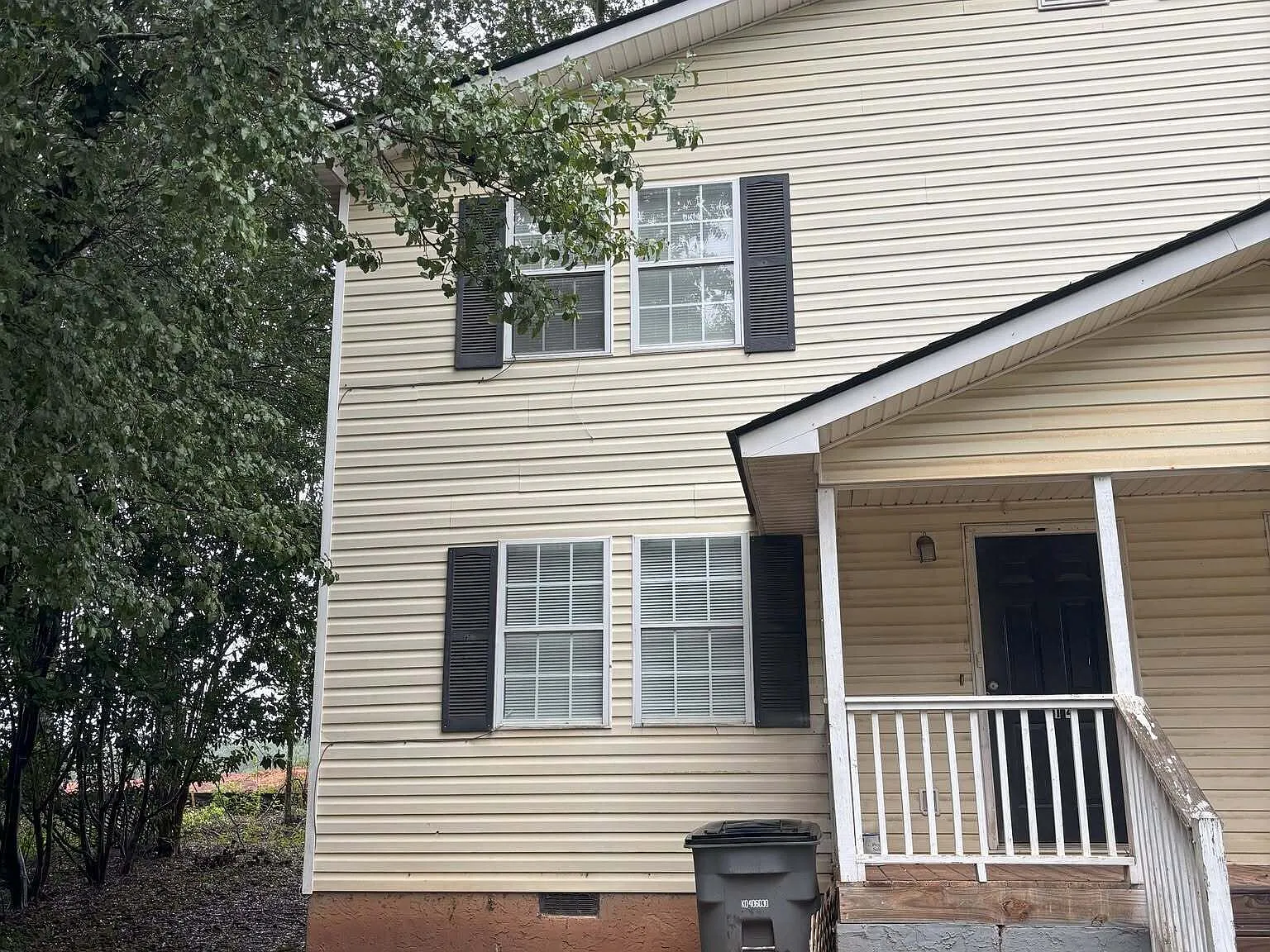 2 bed, 1.0 bath, 1040 sqft, $1,050 — Photo 1