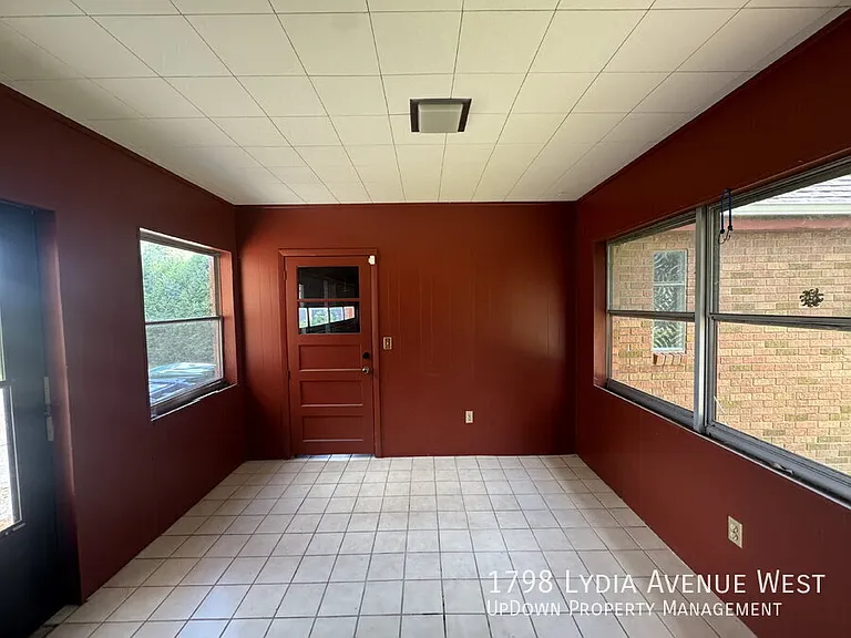 1798 Lydia Ave W — Photo 3