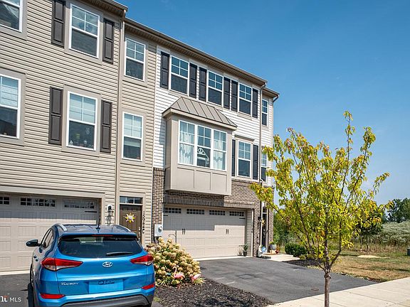 4th image of 15946 Coolidge Ave