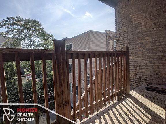 3rd image of 3823 N Fremont St #3825W3