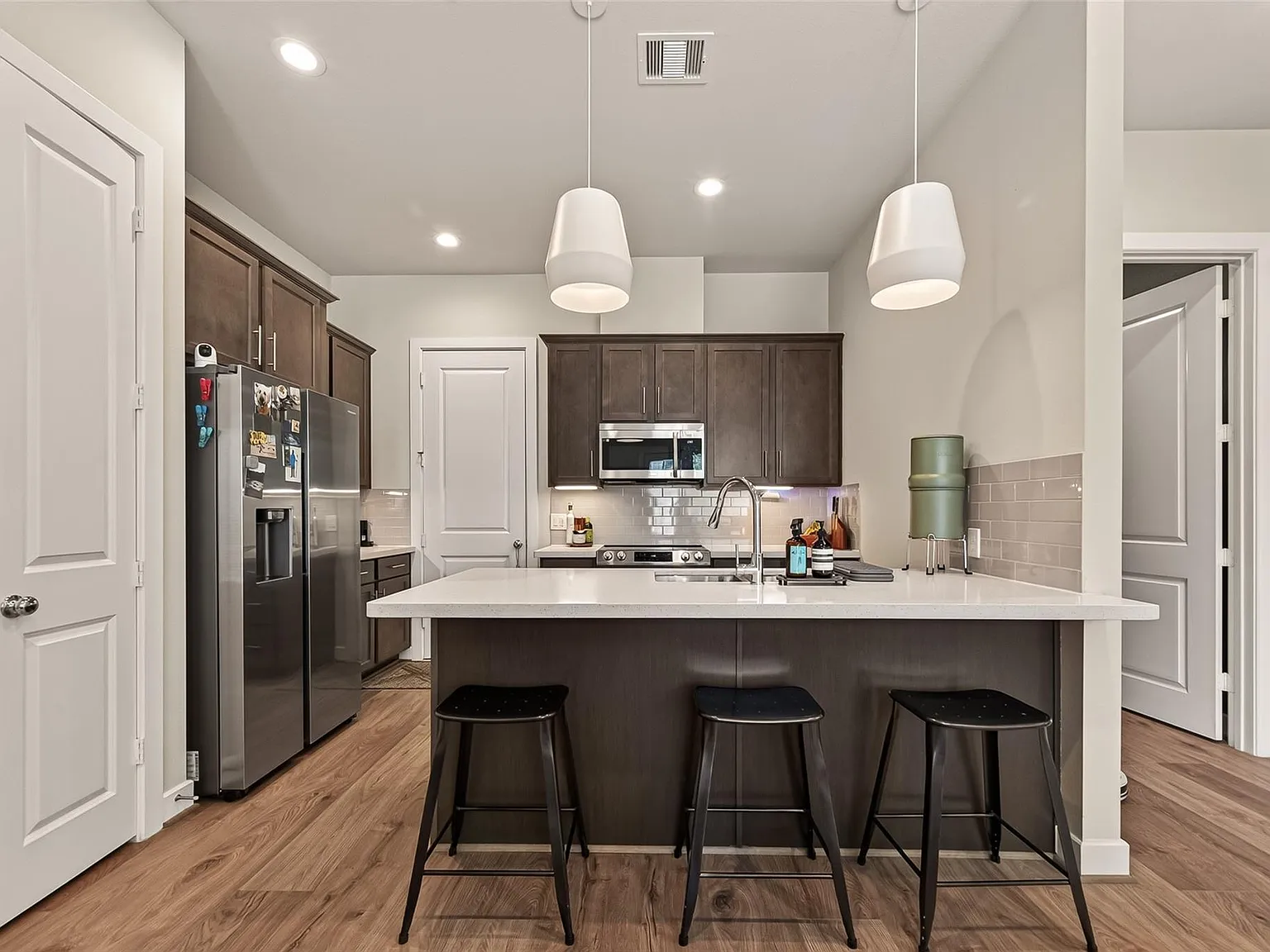 3 bed, 2.5 bath, 1524 sqft, $2,350 — Photo 3