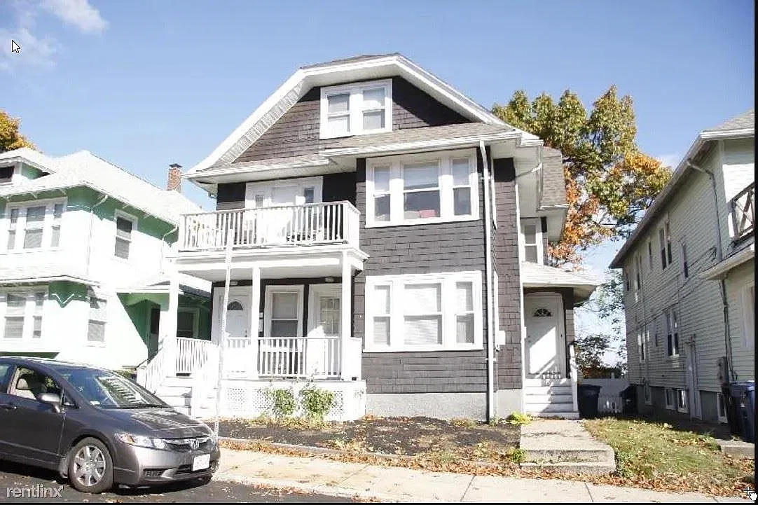 6 bed, 2.0 bath, 2000 sqft, $4,800 — Photo 1