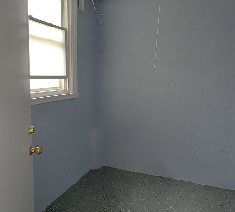 5th image of 2728 N Artesian Ave #1