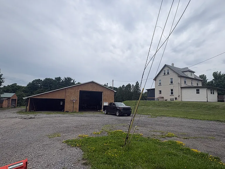 2710 Brighton Rd — Photo 2