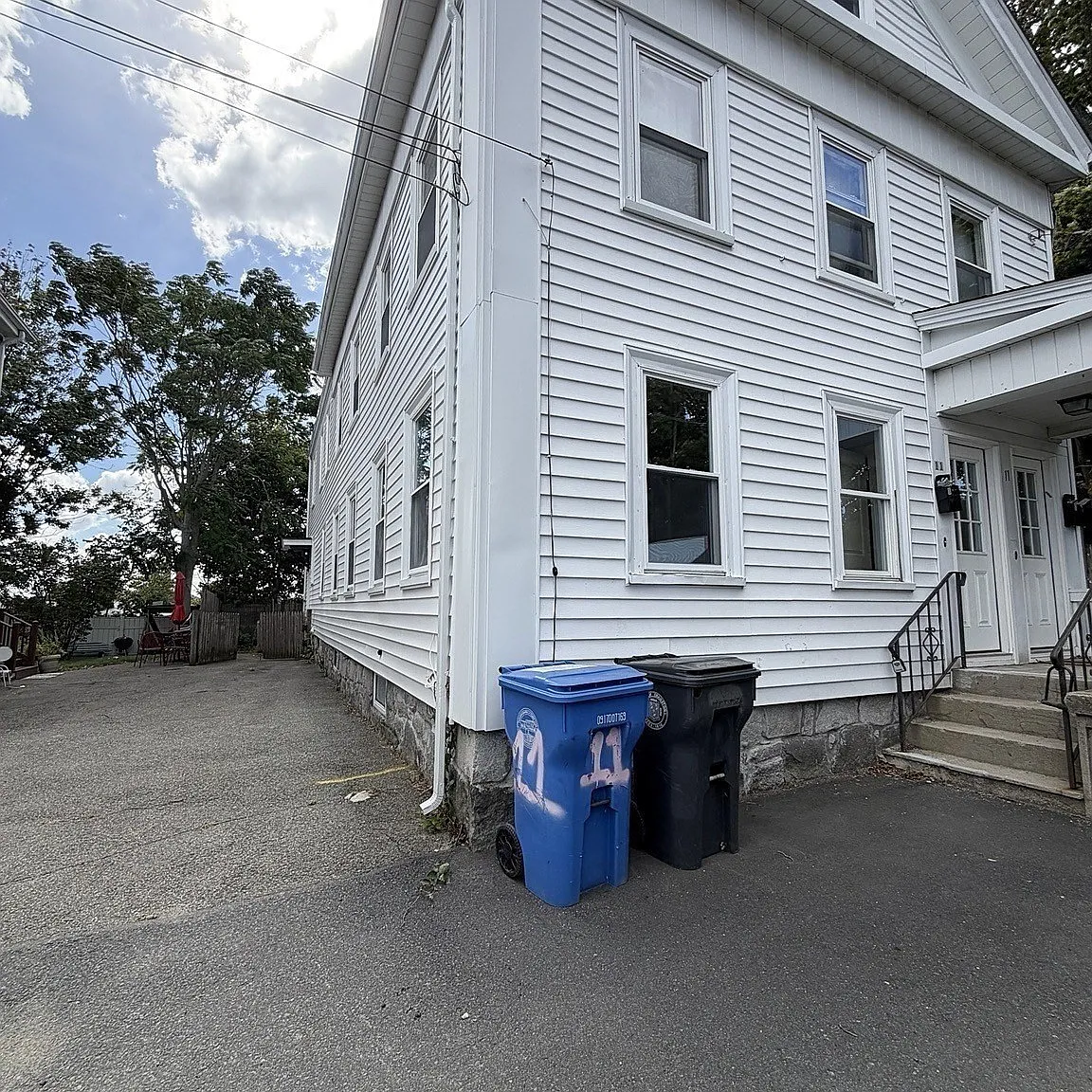 3 bed, 2.0 bath, 1000 sqft, $3,300 — Photo 1