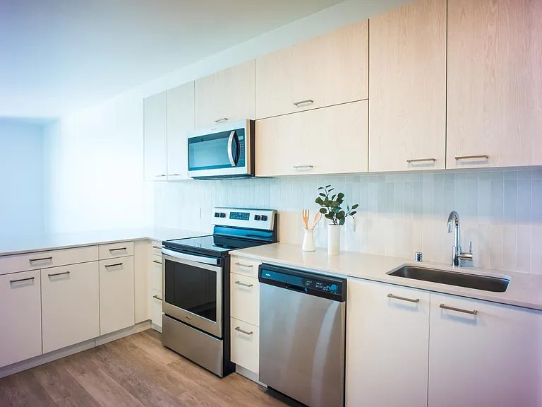 19J Midtown — Photo 13
